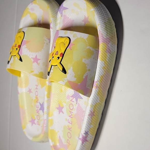 Women's Pokémon Pikachu slides - Picture 6 of 7